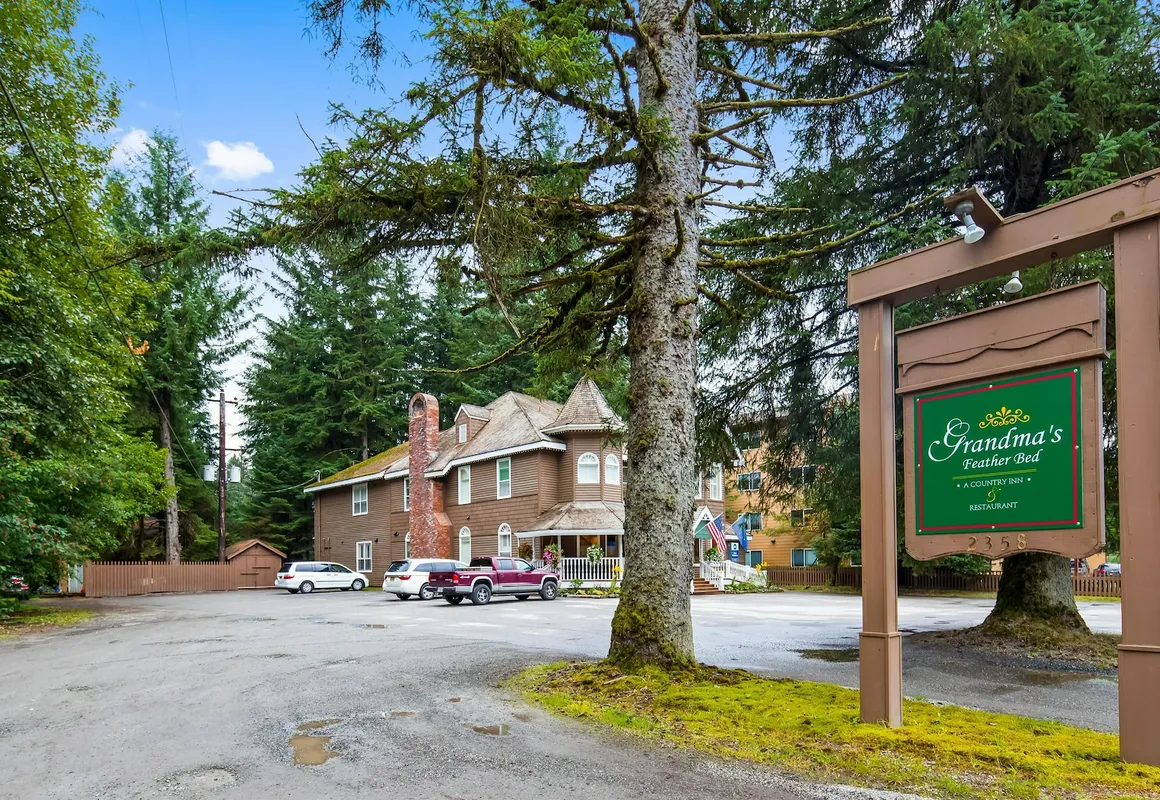 Best Western Grandma's Feather Bed hotel hero
