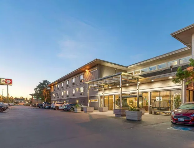 Best Western Plus Bayside Hotel hotel detail image 1