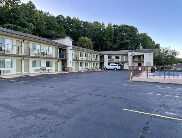 Quality Inn Clinton North hotel detail image 1