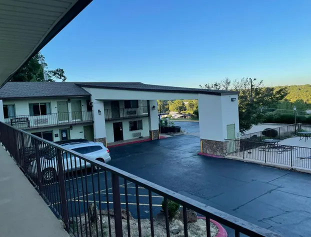 Quality Inn Clinton North hotel detail image 2