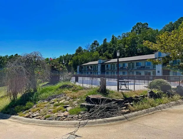 Quality Inn Clinton North hotel detail image 4