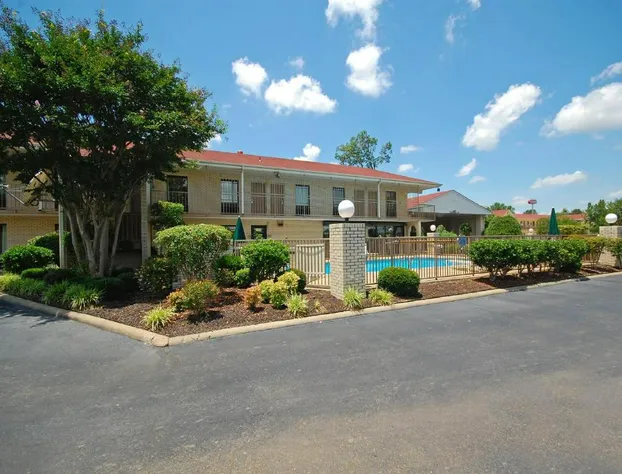 Quality Inn & Suites hotel detail image 2