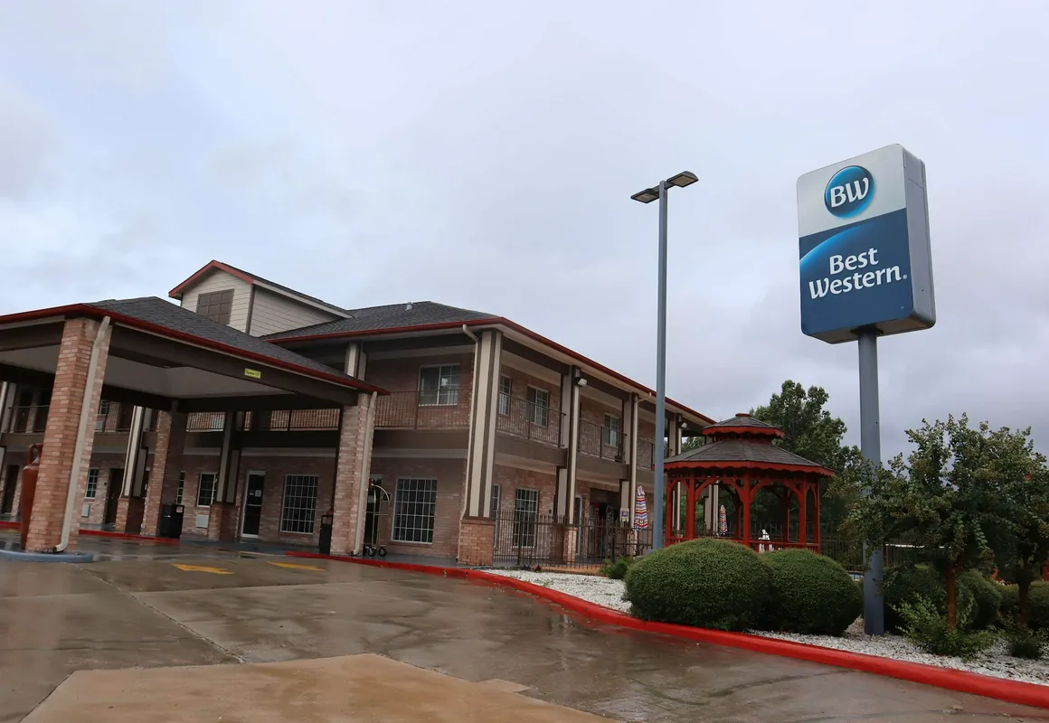 Best Western Lake Conroe Inn hotel hero