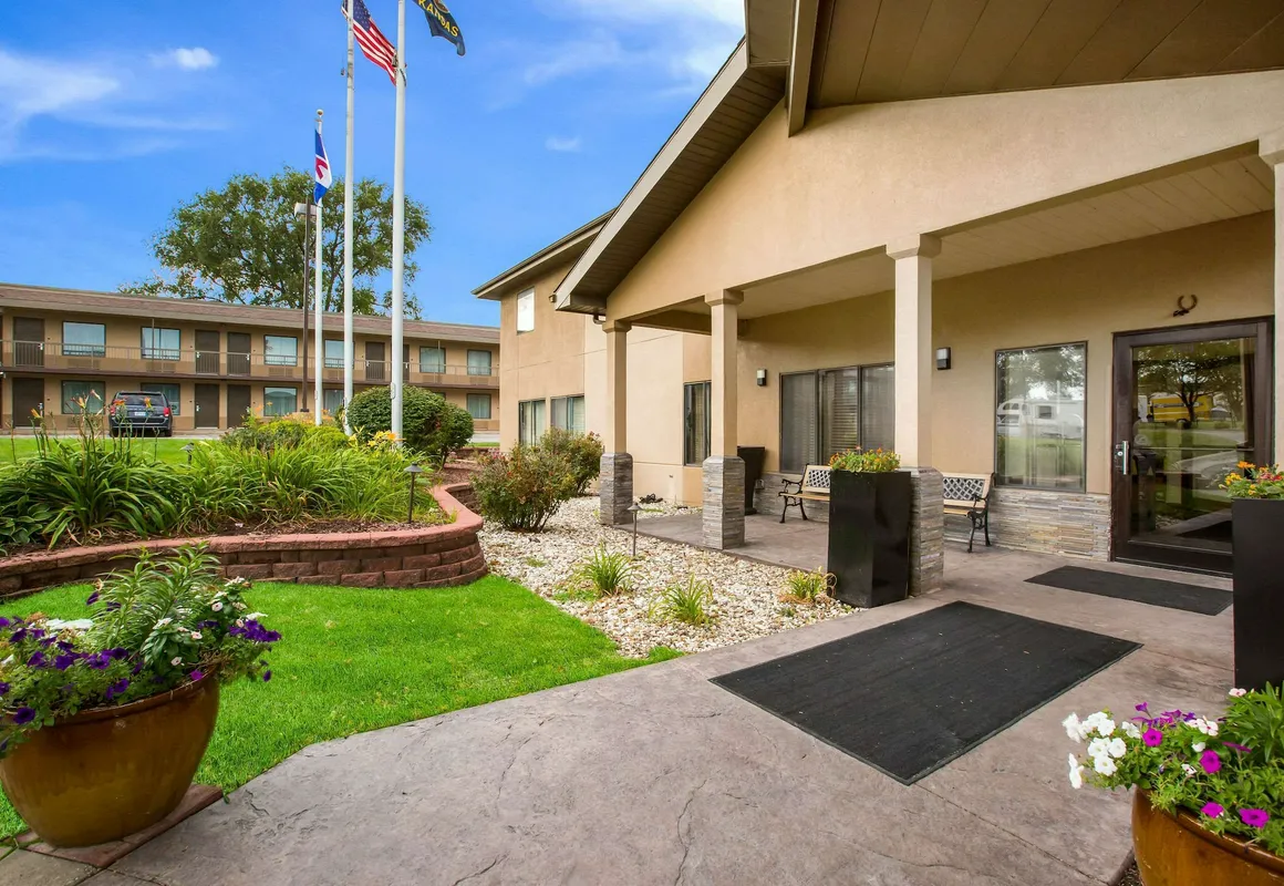 Quality Inn & Suites Lawrence - University Area hotel hero