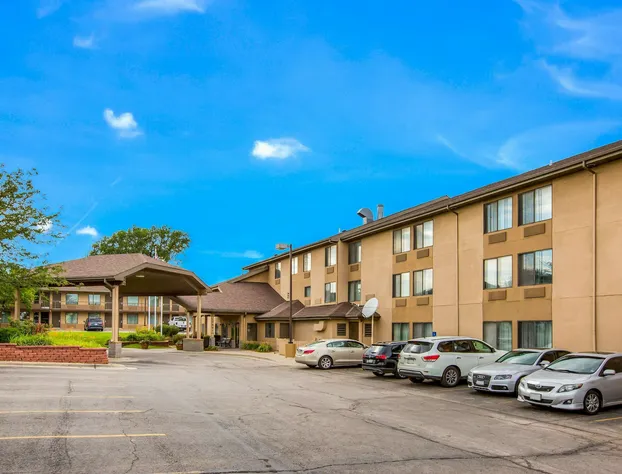 Quality Inn & Suites Lawrence - University Area hotel detail image 1