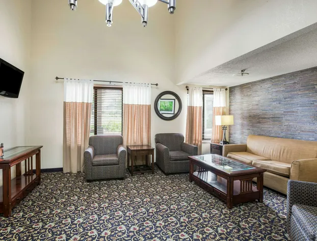 Quality Inn & Suites Lawrence - University Area hotel detail image 4