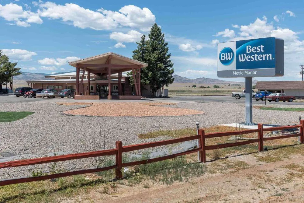 Best Western Movie Manor hotel hero