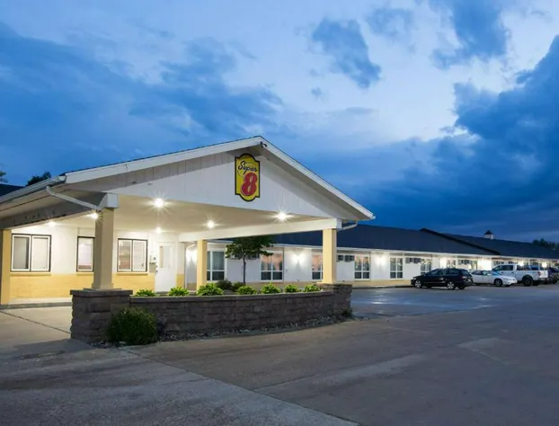 Super 8 by Wyndham Williams hotel detail image 1