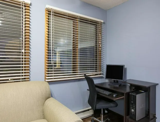 Super 8 by Wyndham Williams hotel detail image 2