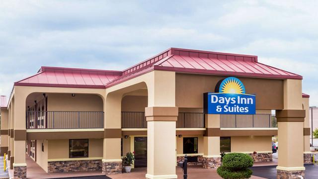 Days Inn & Suites by Wyndham Warner Robins Near Robins AFB hotel detail image 1