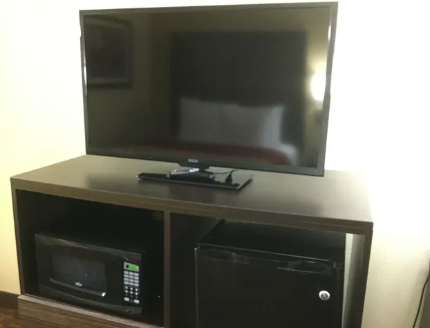 Days Inn & Suites by Wyndham Warner Robins Near Robins AFB hotel detail image 1