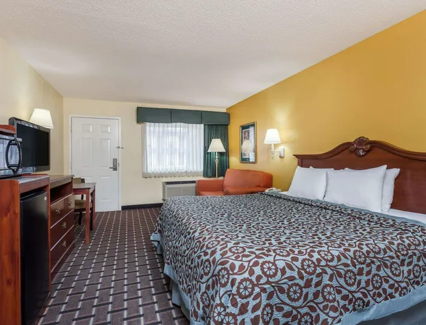 Days Inn & Suites by Wyndham Warner Robins Near Robins AFB hotel detail image 4