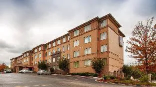 Best Western Plus Hannaford Inn & Suites hotel detail image 1