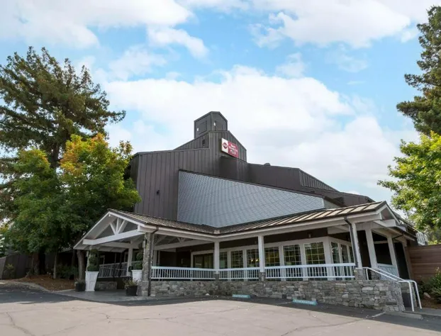 Best Western Plus Inn At The Vines hotel detail image 3