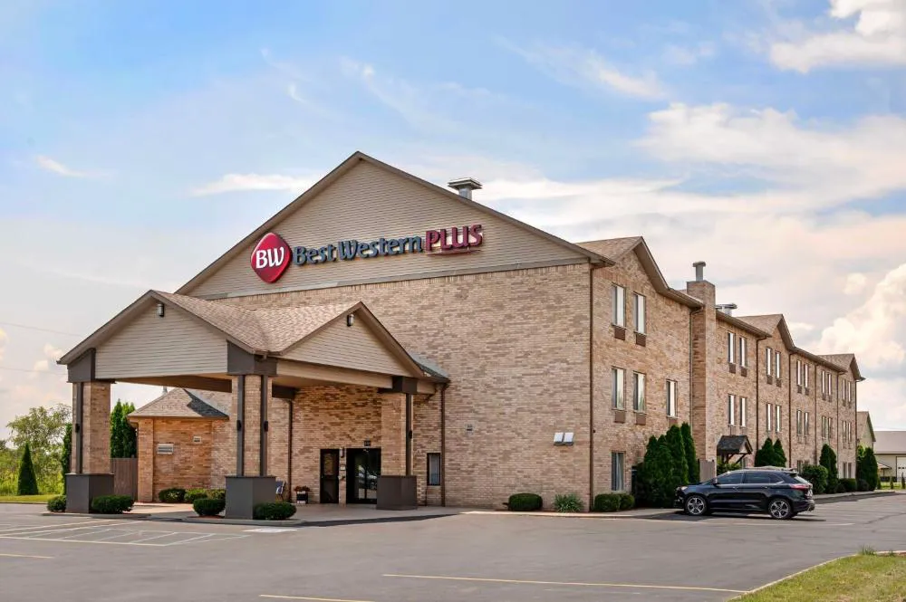 Best Western Plus Howe Inn hotel hero