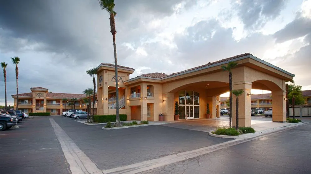Best Western Inn & Suites Lemoore hotel hero