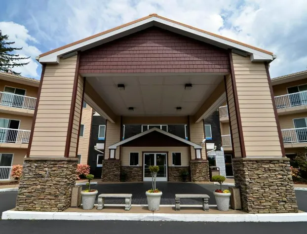 Best Western Plus Landmark Inn hotel detail image 1