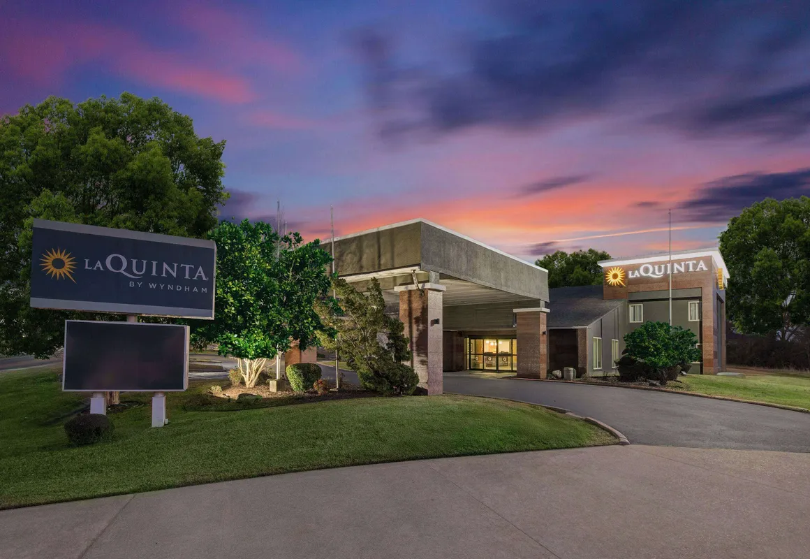 La Quinta Inn by Wyndham El Dorado hotel hero