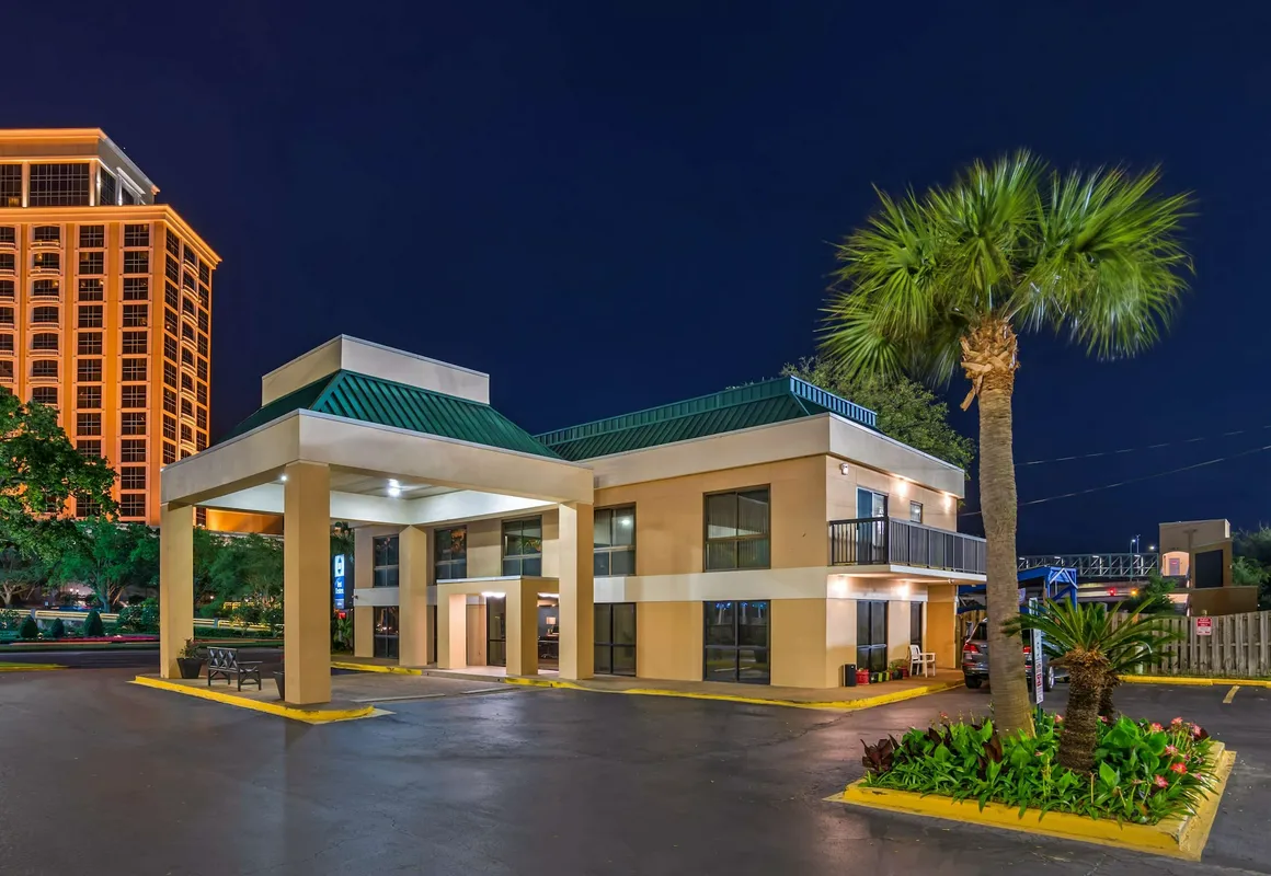 Best Western Oak Manor hotel hero