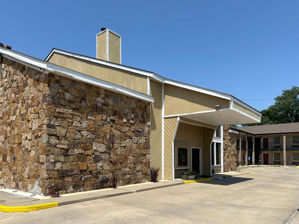 Motel 6 Ada, OK hotel hero