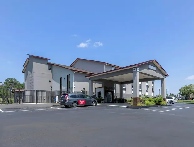 Red Roof Inn & Suites Clinton, MS hotel detail image 1