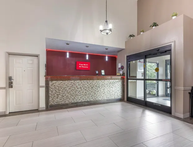 Red Roof Inn & Suites Clinton, MS hotel detail image 4