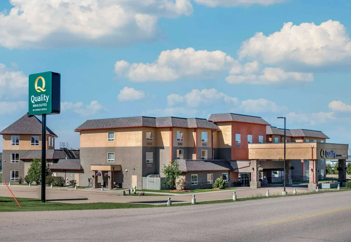 Quality Inn & Suites hotel hero