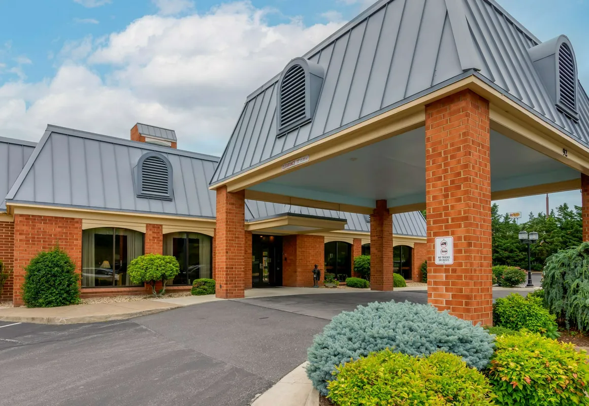 Best Western Staunton Inn hotel hero