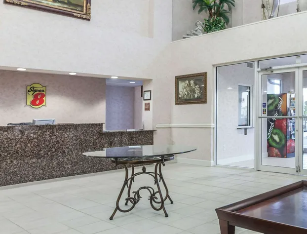 Super 8 by Wyndham Hillsboro TX hotel detail image 3