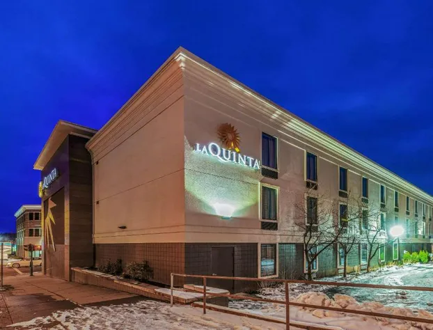 La Quinta Inn & Suites by Wyndham Jamestown hotel detail image 1