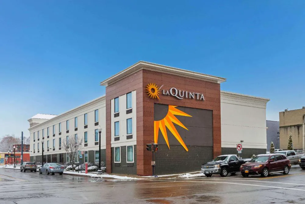 La Quinta Inn & Suites by Wyndham Jamestown hotel hero