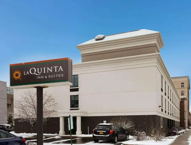 La Quinta Inn & Suites by Wyndham Jamestown hotel detail image 4