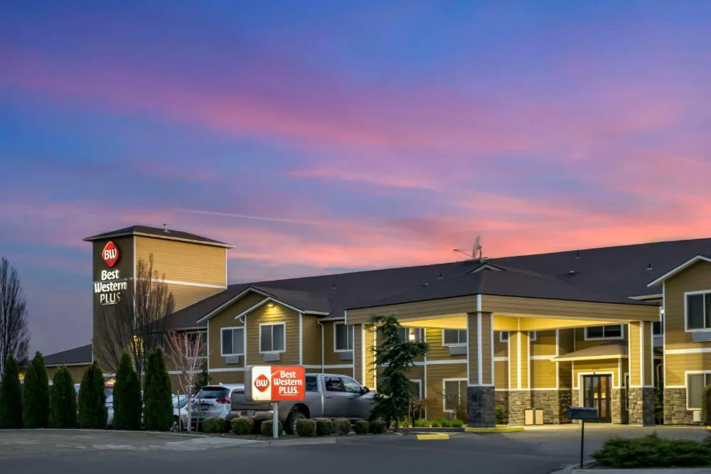 Best Western Plus Grapevine Inn hotel hero