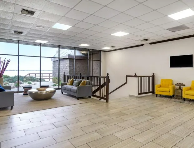 Best Western Plus Lake Front Hotel hotel detail image 4