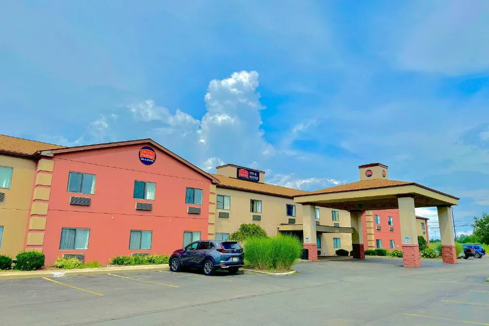 FairBridge Inn & Suites Batavia - Darien Amusement Park hotel hero