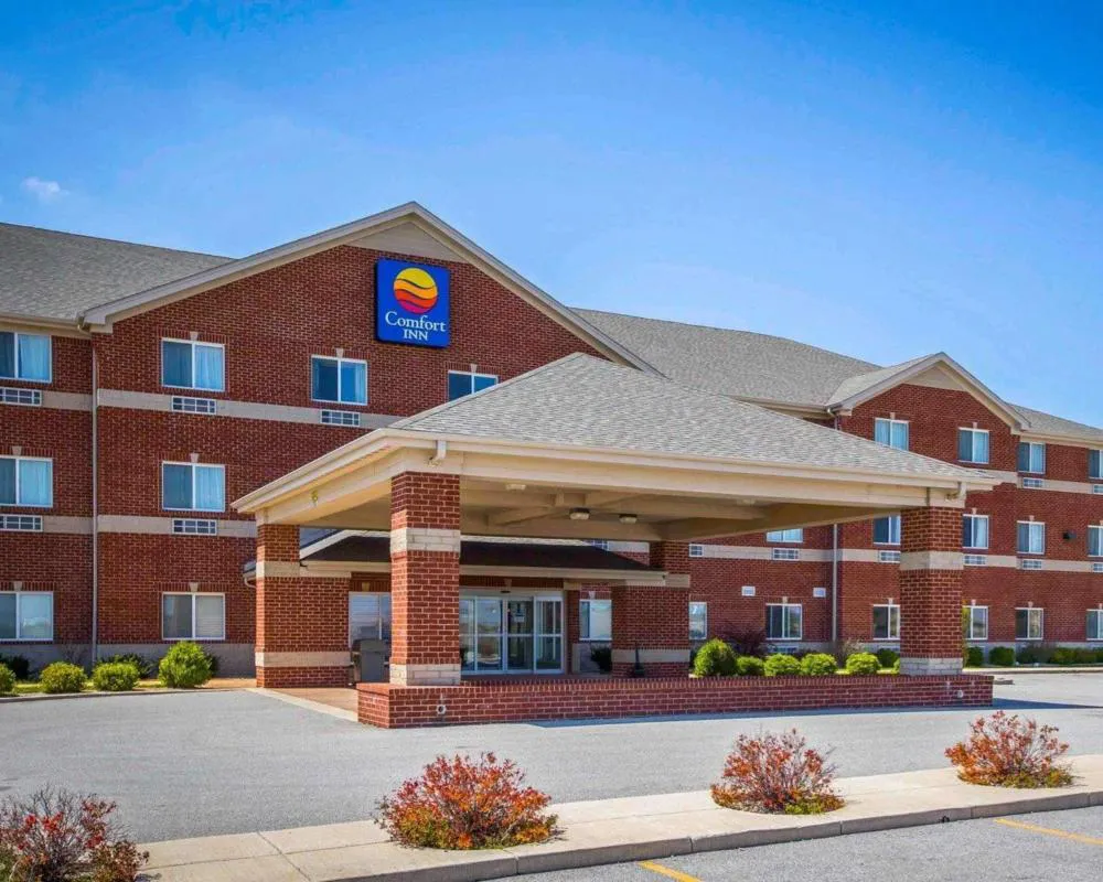 Comfort Inn Hebron-Lowell Area hotel hero