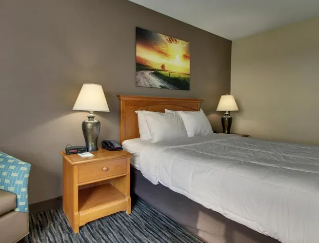 EverSpring Inn & Suites hotel detail image 1