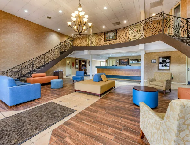 Econo Lodge Inn & Suites Triadelphia - Wheeling hotel detail image 3