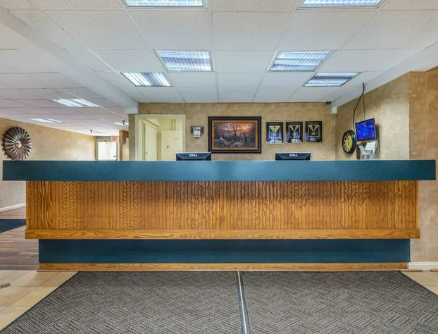 Econo Lodge Inn & Suites Triadelphia - Wheeling hotel detail image 1