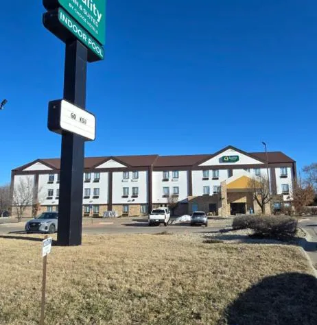 Quality Inn & Suites Manhattan hotel detail image 2