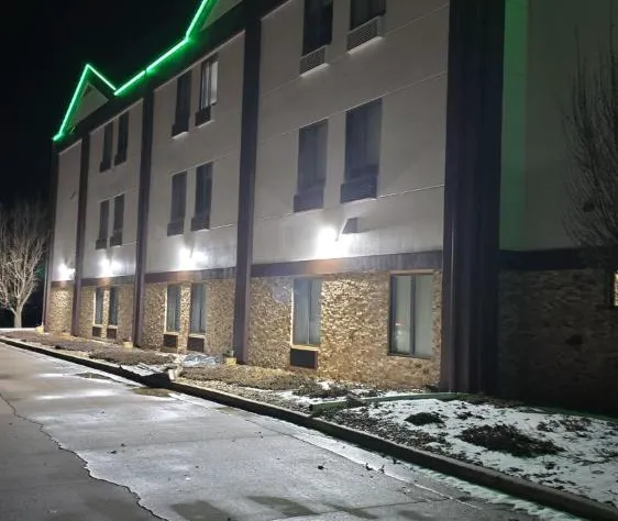 Quality Inn & Suites Manhattan hotel detail image 4