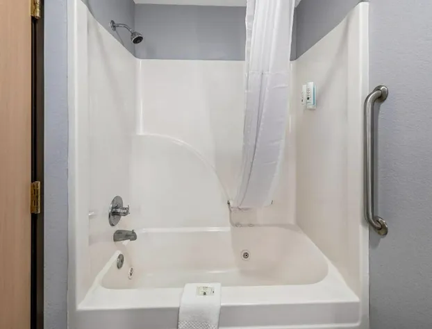Quality Inn & Suites Manhattan hotel detail image 2