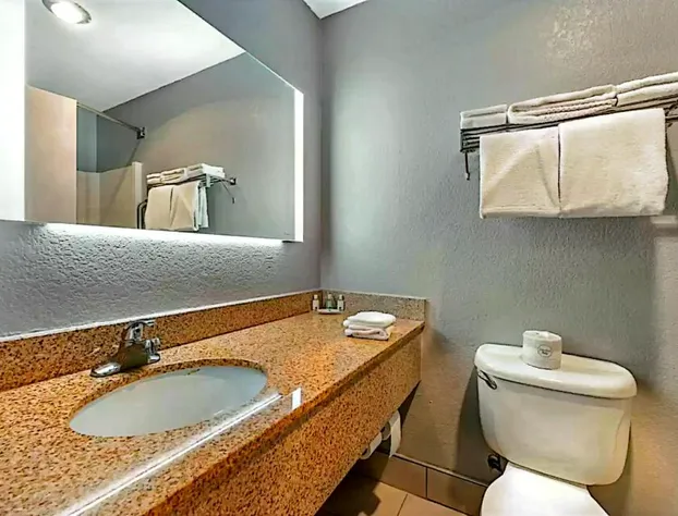 Quality Inn & Suites Manhattan hotel detail image 3