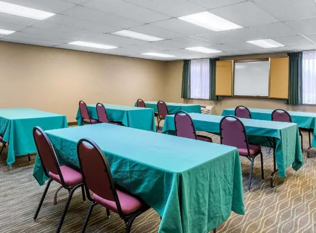 Quality Inn & Suites Des Moines - Merle Hay Road hotel detail image 1