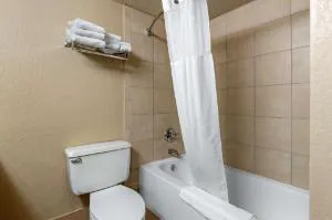Quality Inn & Suites Des Moines - Merle Hay Road hotel detail image 2