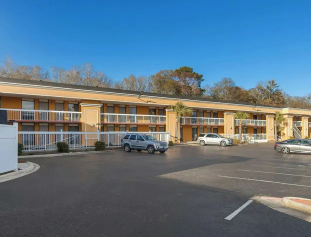 Rodeway Inn Lumberton Central hotel detail image 1