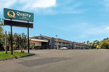 Quality Inn Fort Jackson hotel hero
