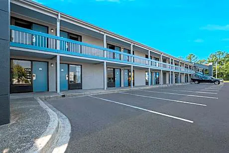 Quality Inn Fort Jackson hotel detail image 2