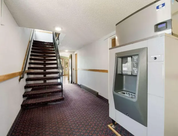 Rodeway Inn & Suites Portland West - Beaverton hotel detail image 1