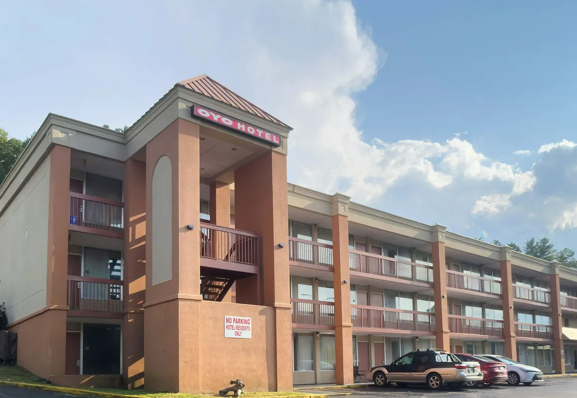 OYO Hotel Harriman near I-40 hotel hero